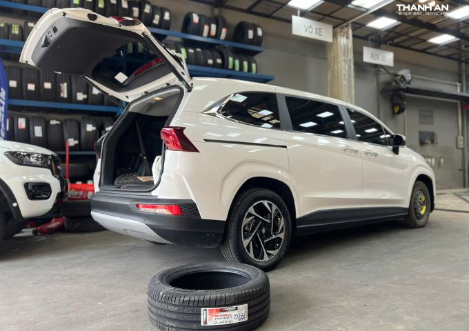 hyundai-custin-thay-mot-lop-hankook-225-55r18