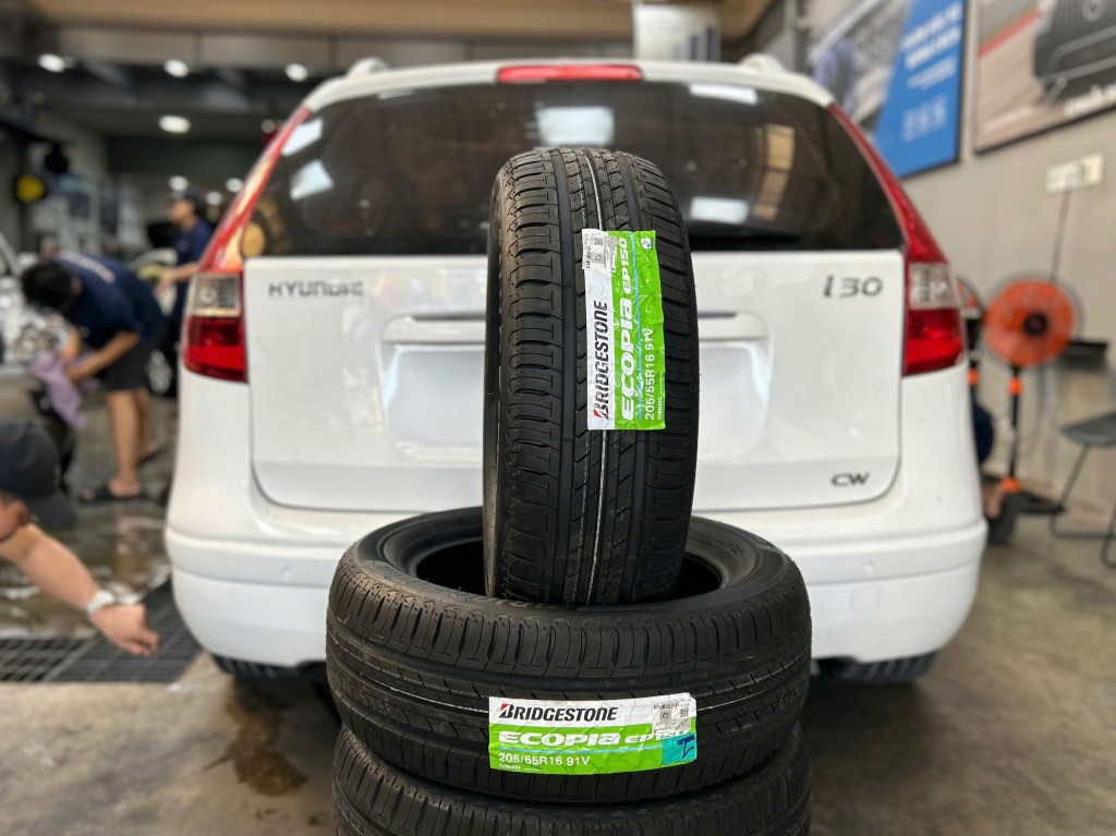Hyundai i30 vỏ xe Bridgestone 205-55r16 9 (1)