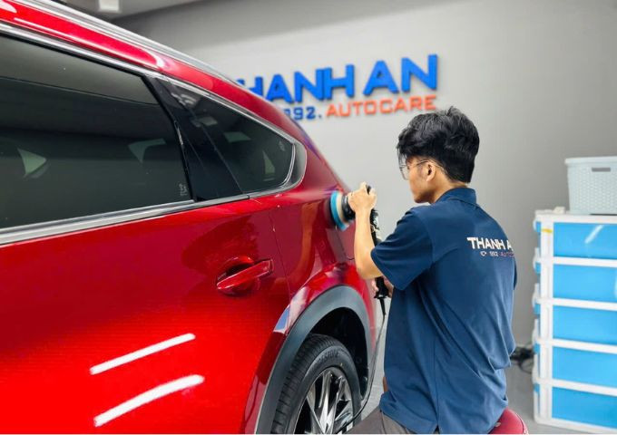 Đánh bóng xe ô tô tại nhà: Dụng cụ và Lỗi cần tránh