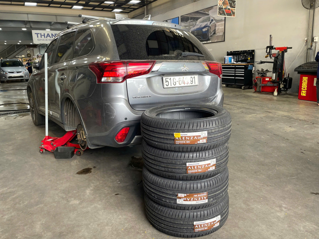 Hoàn thiện thay Bridgestone 225/55R18 Alenza 001 Nhật Bản cho Subaru Forester ở Thanh An AutoCare, xe sẵn sàng lăn bánh.