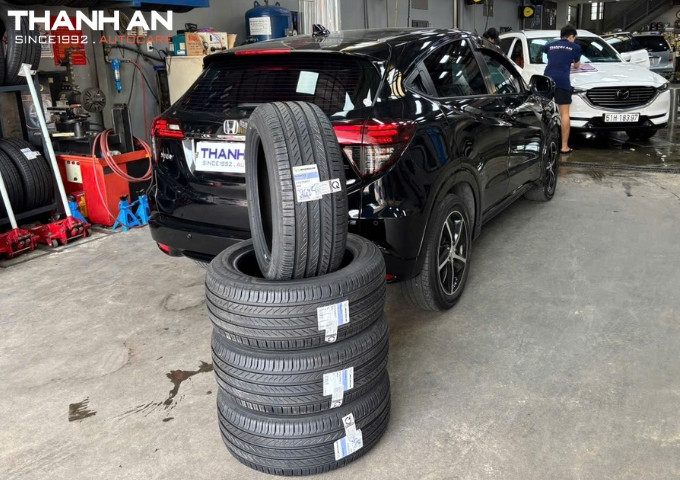 Thay 4 vỏ Michelin 215/55R17 Primacy 5, hoàn thiện cân bằng và kiểm tra áp suất trước khi hạ xe