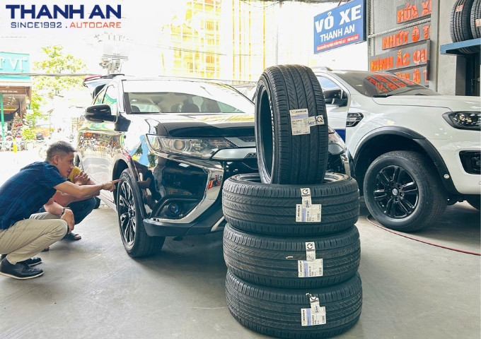 Lắp 4 lốp Michelin 225/55R18 E Primacy Thái Lan, xe được căn chỉnh áp suất theo tiêu chuẩn tại gara