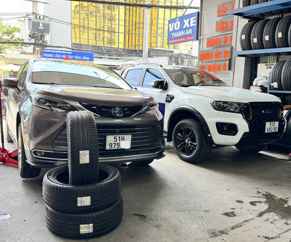 Bộ 4 lốp Michelin 235/50R20 Pilot Sport 4 SUV Tây Ban Nha được lắp đồng bộ, xe hoàn thiện tại xưởng Thanh An