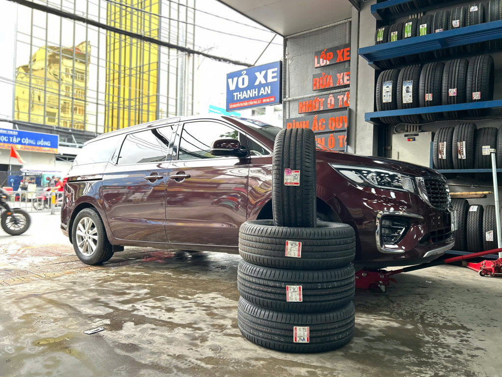 Kia Sorento tiếp tục tin dùng thay lốp Michelin 235/60R18 Primacy 3 ST Thái Lan tại gara uy tín.