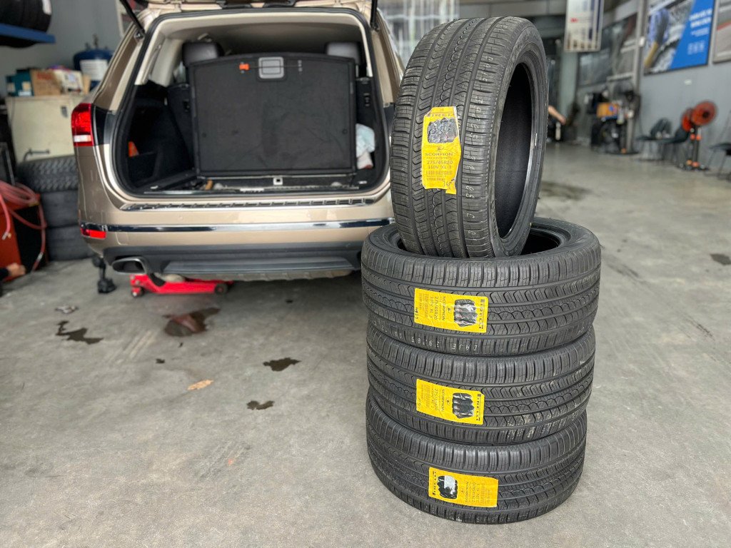 Lắp bộ lốp Pirelli 275/45R20 Runflat cho xe Volkswagen Touareg ở gara Thanh An.