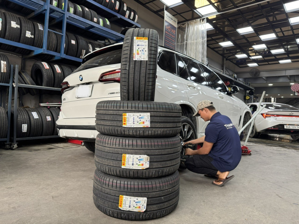 BMW X5 thay vỏ Pirelli 275/45R20 Runflat uy tín tại gara Thanh An Autocare.