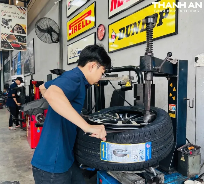 Thay Lốp Xe Ô Tô Sala Quận 2: Chính hãng, Giá tốt, Uy tín