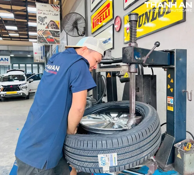 Thay Lốp Xe Ô Tô Quận 6: Chính hãng, Giá tốt, Uy tín