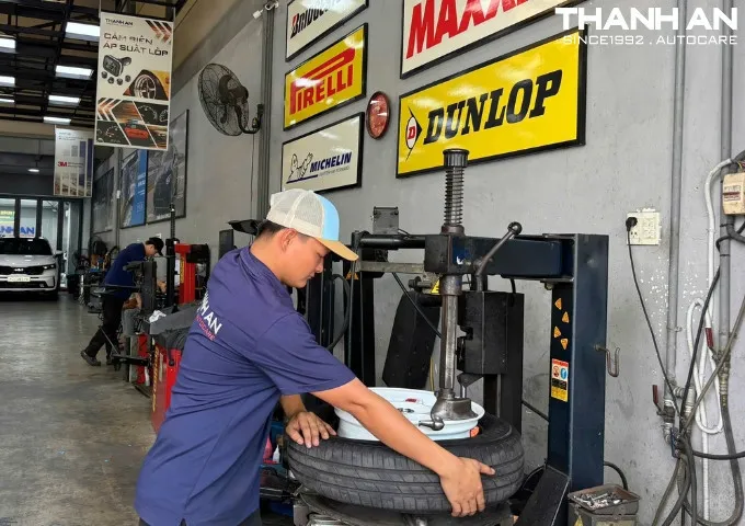 Thay Lốp Xe Ô Tô Quận Phú Nhuận: Chính hãng, Giá tốt, Uy tín