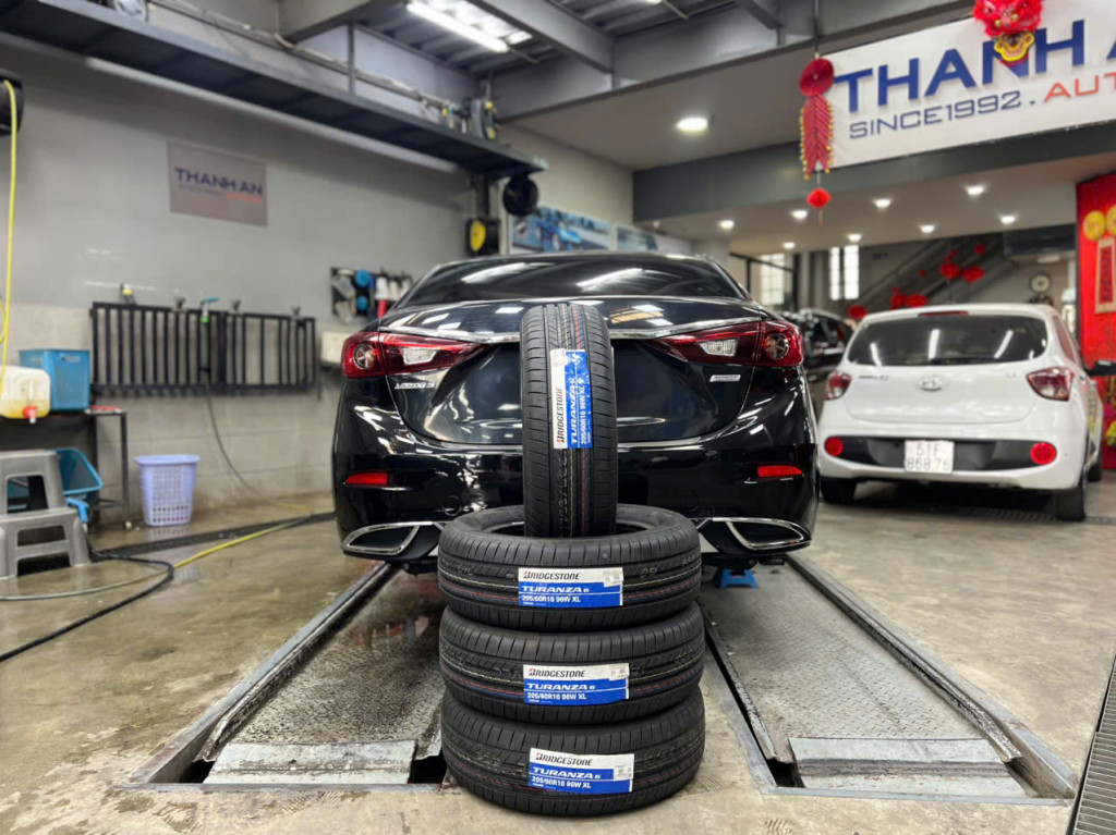 Hình ảnh xe Mazda 3 nâng cấp bộ lốp Bridgestone 205/60R16 chính hãng tại gara ô tô Thanh An AutoCare