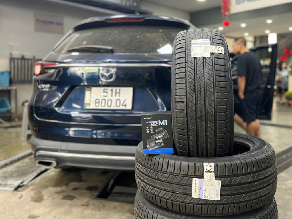 Mazda CX-8 thay mới lốp Michelin 225/55R19 giúp xe vận hành êm ái hơn tại trung tâm Thanh An AutoCare