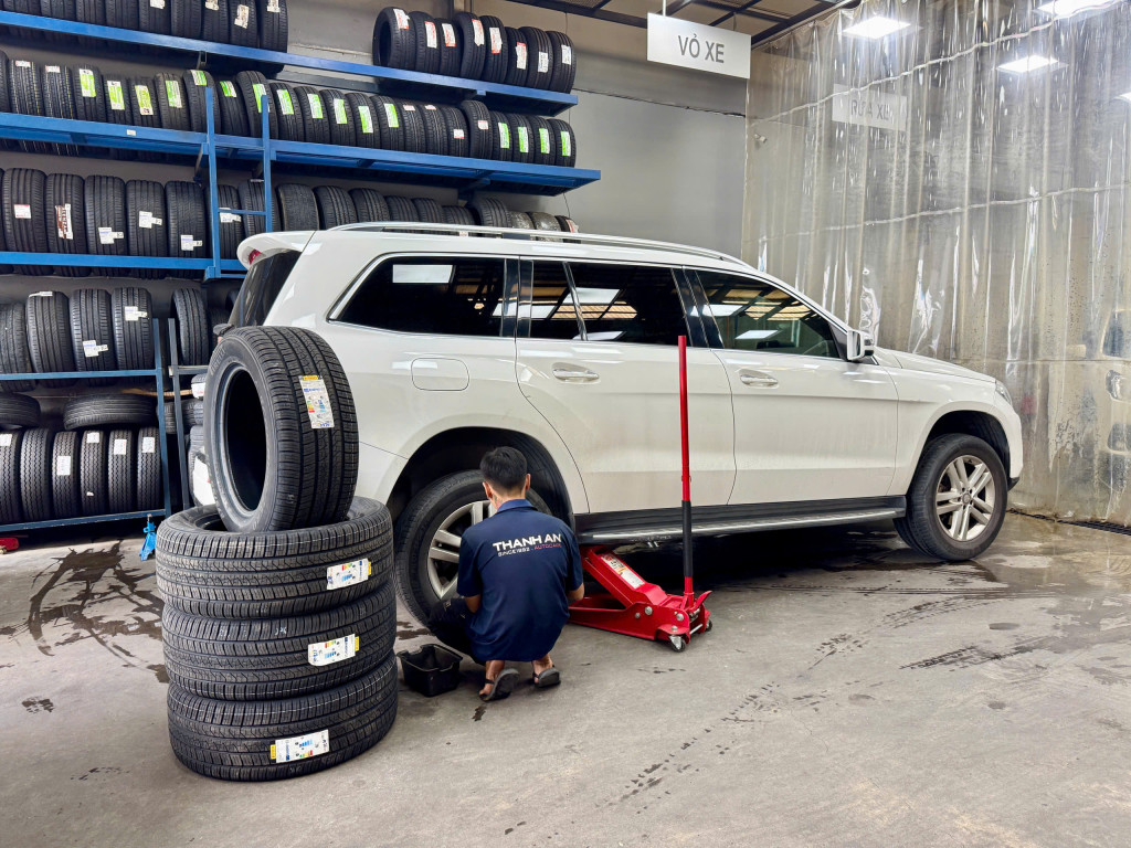 mercedes-glc400-thay-4-lop-pirelli-275-55r19-scorpion-zero-all-season-mo-romania