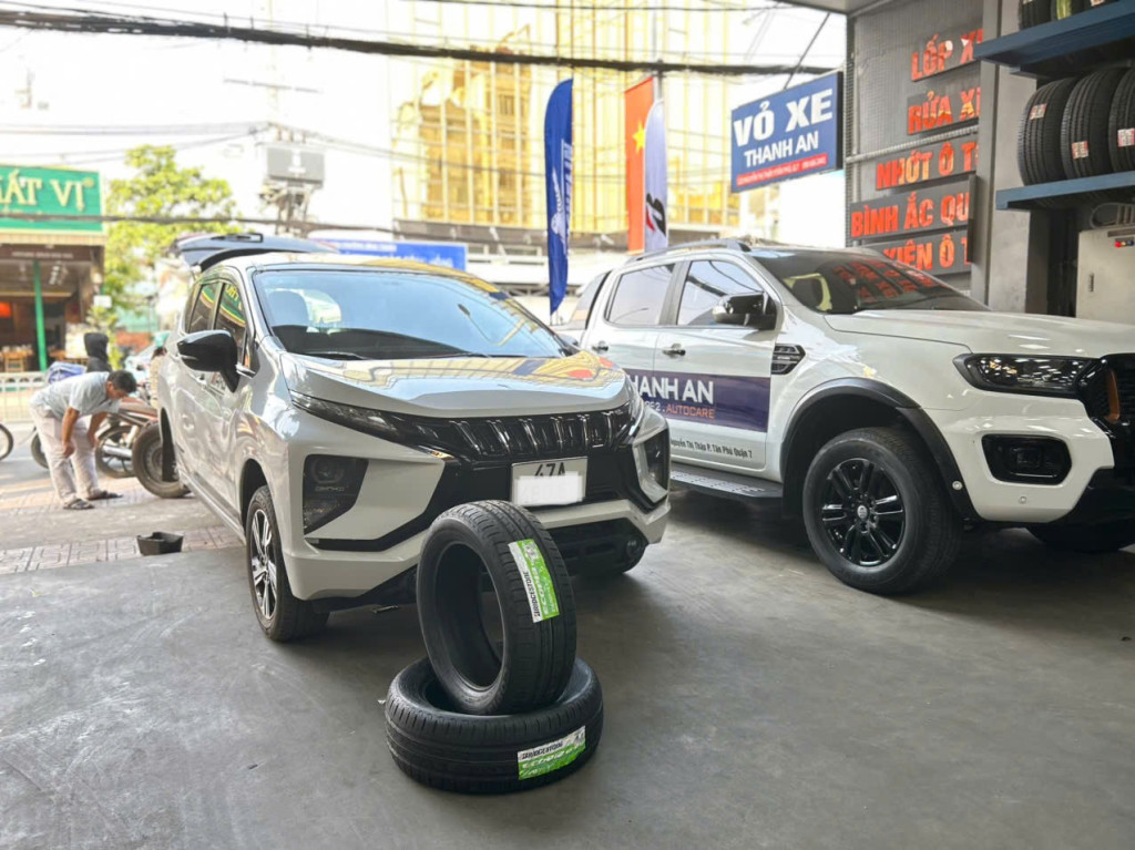 Mitsubishi Xpander thay vỏ Bridgestone 205/55R16 EP150 bền bỉ và êm ái tại trung tâm Thanh An.