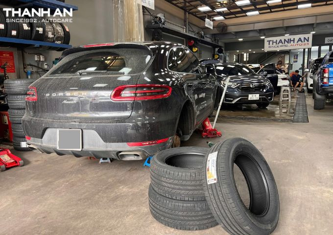 porsche-macan-thay-4-lop-hankook-235-60r18-255-55r18-ra43
