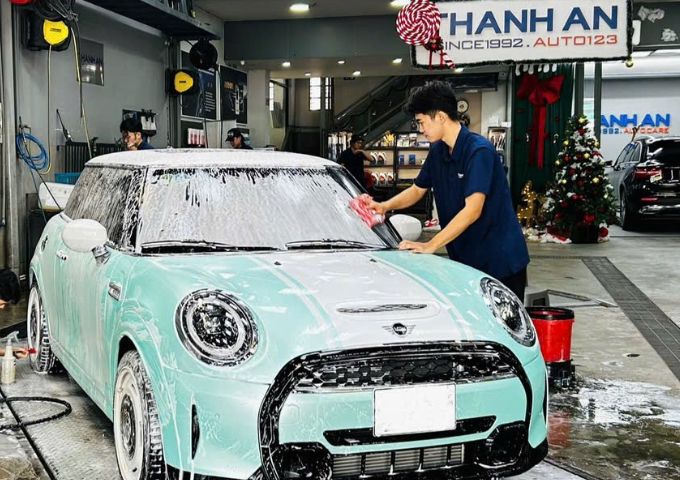 Quy trình rửa xe ô tô sạch sâu và an toàn cho lớp sơn tại Thanh An Autocare