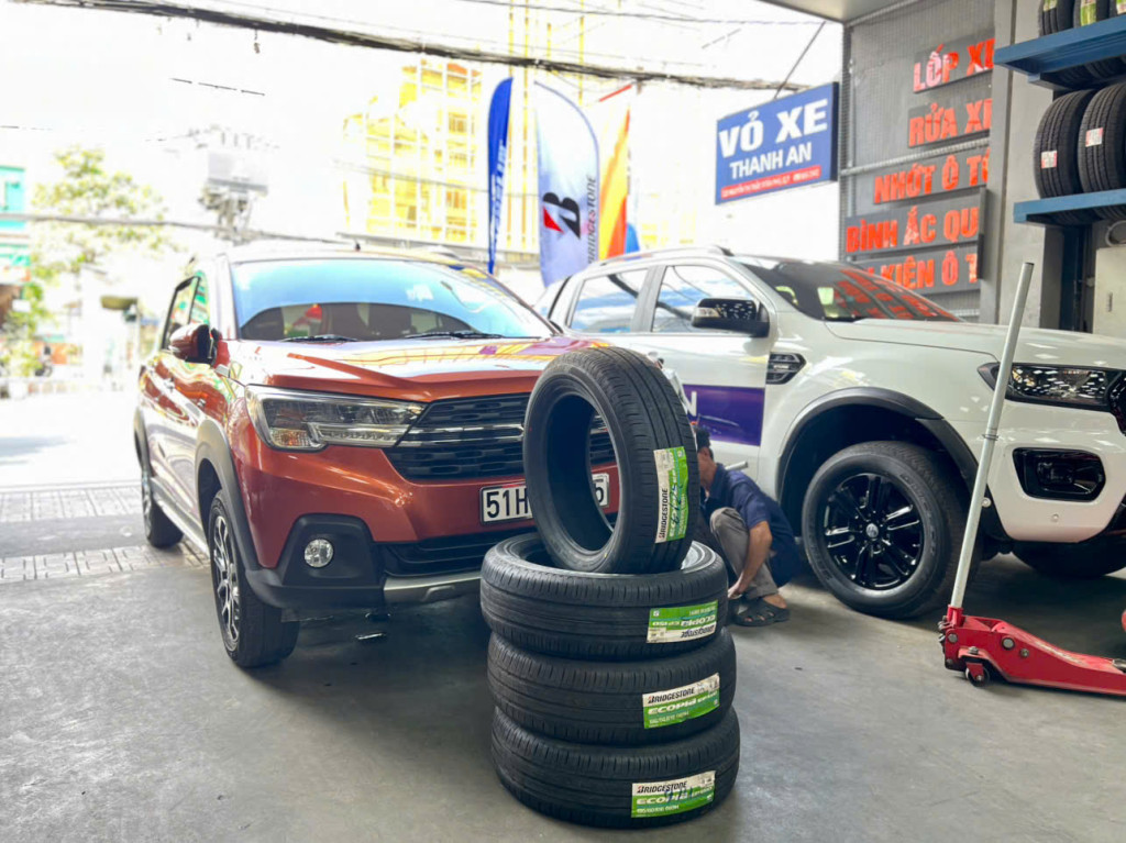 Dòng xe Suzuki XL7 thay vỏ xe Bridgestone 195/60r16 chất lượng giúp bảo vệ mâm xe và vận hành ổn định