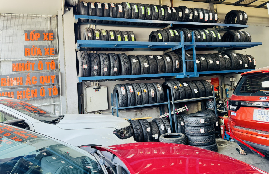 Đàm phán và chốt đơn 2 lốp Kumho 215/45R18 đi Bạc Liêu