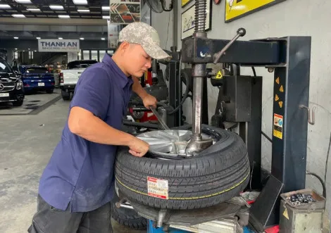 thay Lốp bridgestone quận 7 uy tin tphcm