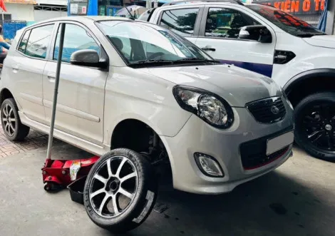 Thay Lốp Ô Tô Bình Phước: Giao Lốp Chính Hãng Tận Nơi Từ Thanh An