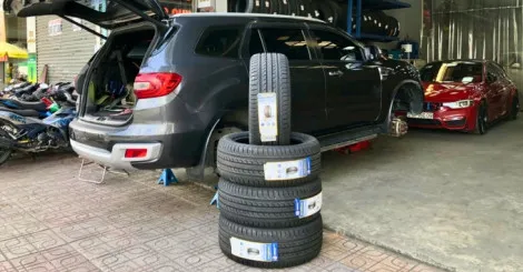 Thay lốp xe Goodyear 26550r20 cho xe Ford Everest taiquận 7