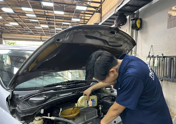 Thay Nhớt Ô Tô Phú Mỹ Hưng: Quy Trình Chuyên Nghiệp, Dầu Chính Hãng, Giá Cạnh Tranh