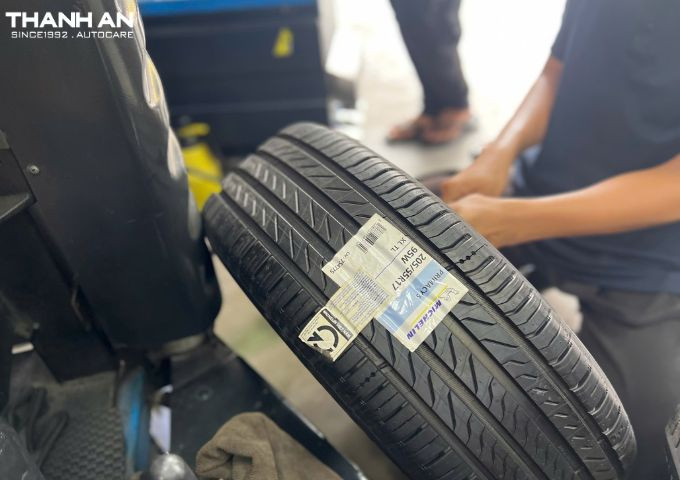 vinfast-vf5-thay-4-vo-michelin-205-55r17-primacy-5 (1)