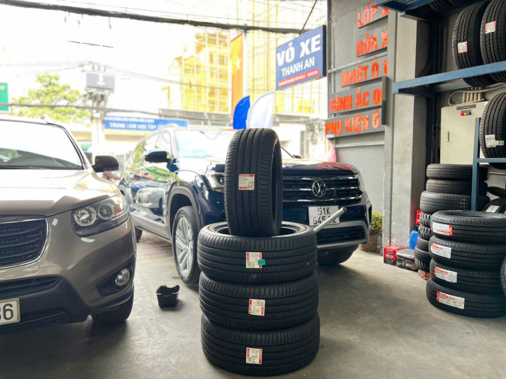 Dòng xe Volkswagen Teramont tiến hành thay lốp Bridgestone 255/50R20 cao cấp tại hệ thống Thanh An AutoCare